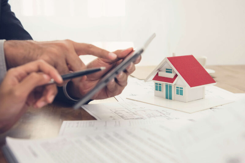 https://www.immobilienmakler-dresden.com/wp-content/uploads/2019/05/Wertermittlung-scaled-e1707908139534.jpg